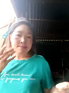 Snapshot of vivi_cute chatting on October 2, 2025, 12:50 am vivi cute online show from October 2, 2025, 12:50 am