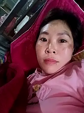 Snapshot of vivi_cute chatting on October 3, 2025, 1:35 am vivi cute online show from October 3, 2025, 1:35 am