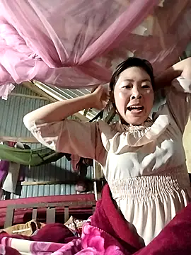 Snapshot of vivi_cute chatting on October 4, 2025, 12:08 am vivi cute online show from October 4, 2025, 12:08 am