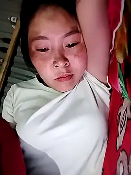 Snapshot of vivi_cute chatting on October 4, 2025, 2:15 pm vivi cute online show from October 4, 2025, 2:15 pm