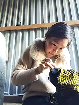 Snapshot of vivi_cute chatting on October 5, 2025, 2:21 am vivi cute online show from October 5, 2025, 2:21 am