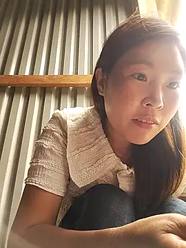 Snapshot of vivi_cute chatting on October 6, 2025, 3:15 am vivi cute online show from October 6, 2025, 3:15 am