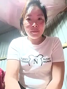 Snapshot of vivi_cute chatting on October 8, 2025, 7:11 pm vivi cute online show from October 8, 2025, 7:11 pm