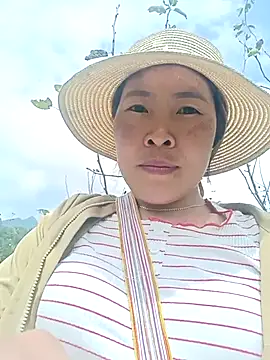 Snapshot of vivi_cute chatting on October 11, 2025, 4:22 am vivi cute online show from October 11, 2025, 4:22 am