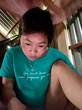 Snapshot of vivi_cute chatting on October 15, 2025, 10:26 am vivi cute online show from October 15, 2025, 10:26 am