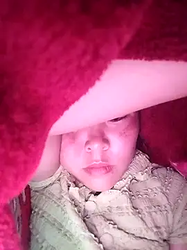 Snapshot of vivi_cute chatting on October 21, 2025, 10:32 pm vivi cute online show from October 21, 2025, 10:32 pm