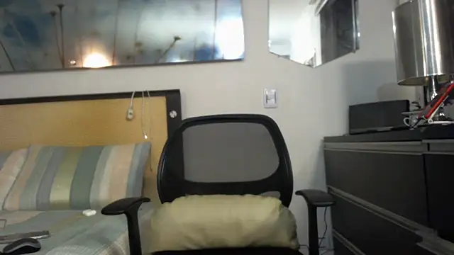 Snapshot of Mirianzapata_1 chatting on February 28, 2026, 2:12 am Mirianzapata 1 online show from February 28, 2026, 2:12 am