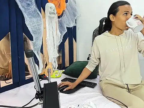 Snapshot of Aisha_hotts777 chatting on October 30, 2025, 4:58 am Aisha hotts777 online show from October 30, 2025, 4:58 am