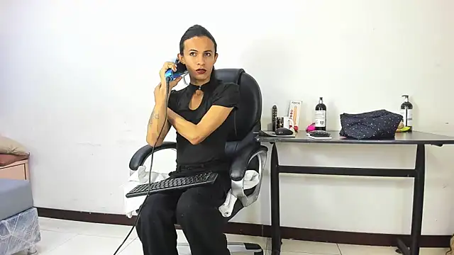 Aisha hotts777 online show from November 14, 2025, 3:49 am