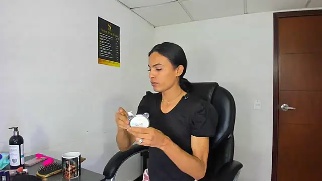 Aisha hotts777 online show from December 21, 2025, 4:41 am