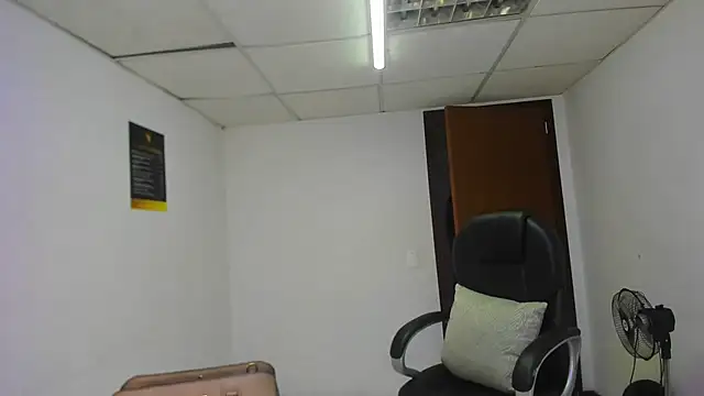 Aisha hotts777 online show from March 3, 2026, 3:12 am