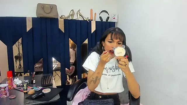 Aisha hotts777 online show from April 24, 2026, 3:31 am