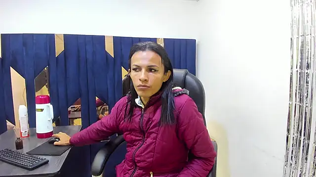Aisha hotts777 online show from May 8, 2026, 3:12 am