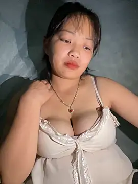 Snapshot of Lyrasss chatting on October 4, 2025, 3:10 pm Lyrasss online show from October 4, 2025, 3:10 pm