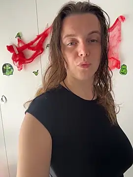 TenderLaGlamor online show from November 1, 2025, 10:50 am