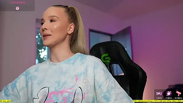 Snapshot of HeySiryy chatting on September 21, 2025, 3:57 pm HeySiryy online show from September 21, 2025, 3:57 pm