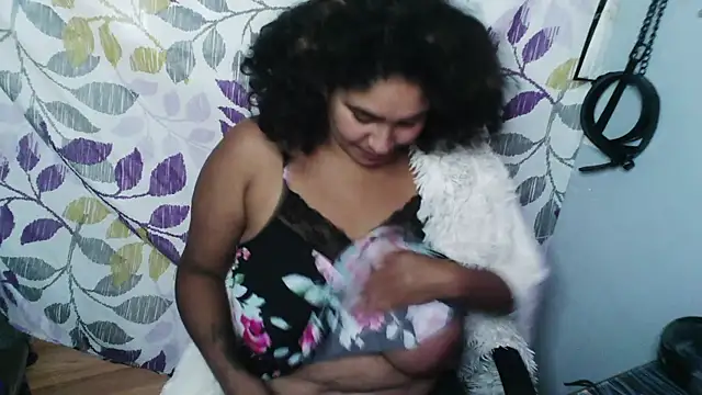 Snapshot of Mommybubbles2 chatting on October 10, 2025, 11:31 am Mommybubbles2 online show from October 10, 2025, 11:31 am