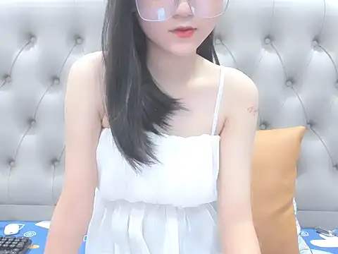 Snapshot of _ly__ chatting on October 1, 2025, 3:18 pm  ly   online show from October 1, 2025, 3:18 pm