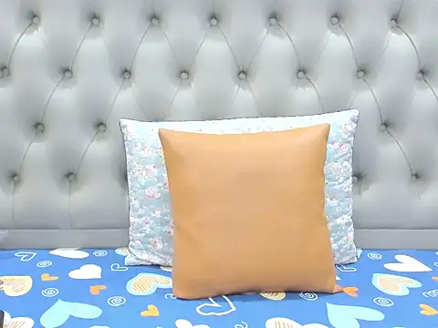 Snapshot of _ly__ chatting on October 5, 2025, 4:00 am  ly   online show from October 5, 2025, 4:00 am