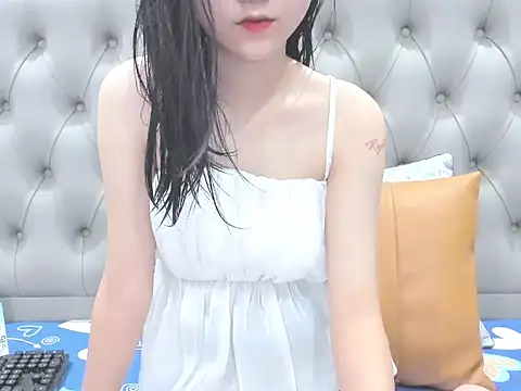 Snapshot of _ly__ chatting on October 6, 2025, 4:15 pm  ly   online show from October 6, 2025, 4:15 pm