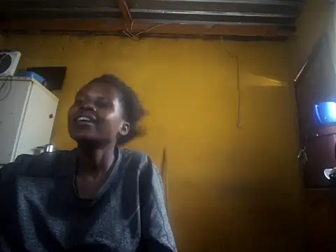 Snapshot of Caramelchick01 chatting on October 17, 2025, 8:17 am Caramelchick01 online show from October 17, 2025, 8:17 am