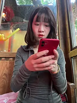 littleqiu online show from May 3, 2026, 9:26 am