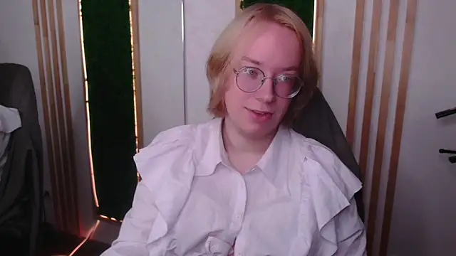 Amanda Butlerr online show from June 13, 2026, 2:04 pm