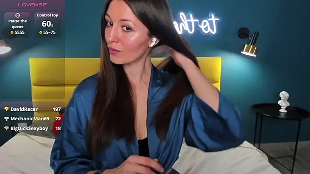 Joan Nelson online show from May 7, 2026, 1:33 am