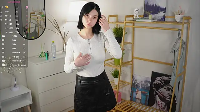 SuzanneHowse online show from November 6, 2025, 4:46 am