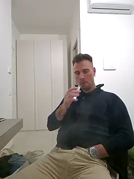 mrlyuis online show from December 3, 2025, 9:13 pm