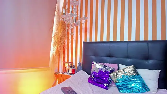 LunaToledo online show from February 4, 2026, 2:34 pm