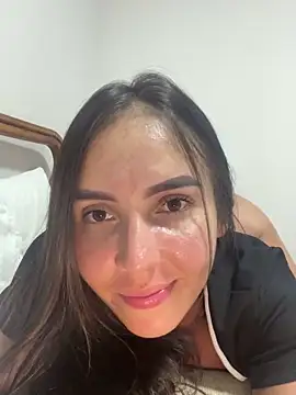 Snapshot of Scarlett05 chatting on November 18, 2025, 1:22 am Scarlett05 online show from November 18, 2025, 1:22 am