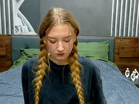 DarcyWilsy online show from October 9, 2025, 9:13 pm