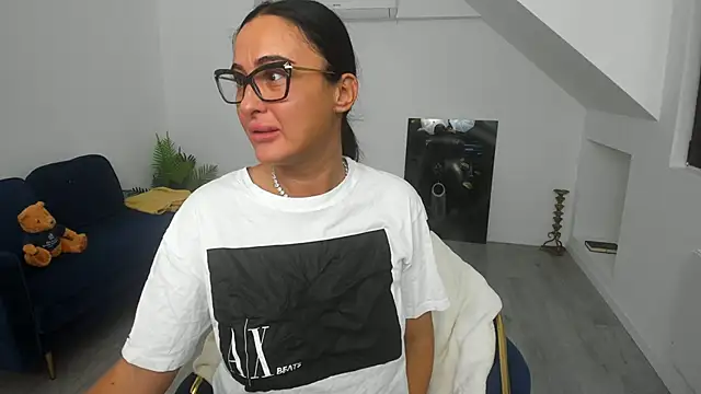 Helen Sinn online show from September 11, 2025, 4:12 am