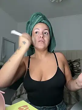 Snapshot of AlyssaAngell chatting on November 7, 2025, 9:42 am AlyssaAngell online show from November 7, 2025, 9:42 am