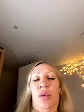 Snapshot of Bellissa_ chatting on October 11, 2025, 2:48 pm Bellissa  online show from October 11, 2025, 2:48 pm