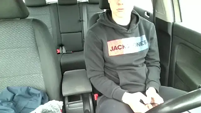 Snapshot of I_dont_know_00 chatting on February 11, 2026, 1:27 pm I dont know 00 online show from February 11, 2026, 1:27 pm