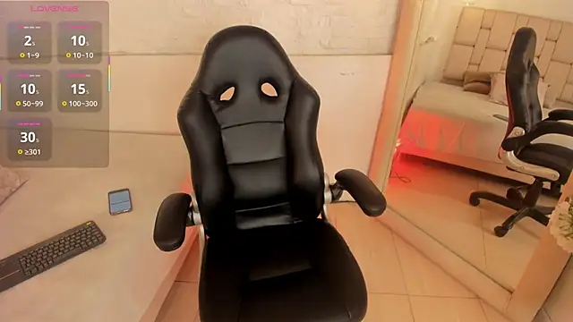 Snapshot of SophieCollins_1 chatting on September 9, 2025, 11:32 am SophieCollins 1 online show from September 9, 2025, 11:32 am