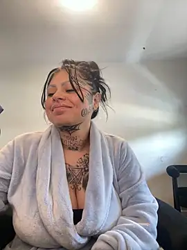 chicanachic13 online show from September 21, 2025, 10:33 pm