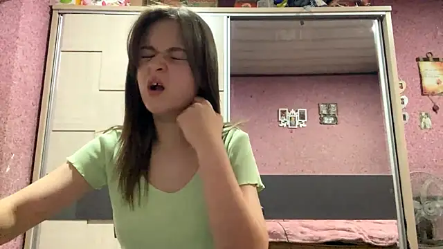 liliya13 online show from September 10, 2025, 7:14 pm