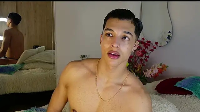Snapshot of Troye_Williams chatting on July 10, 2026, 12:04 am Troye Williams online show from July 10, 2026, 12:04 am