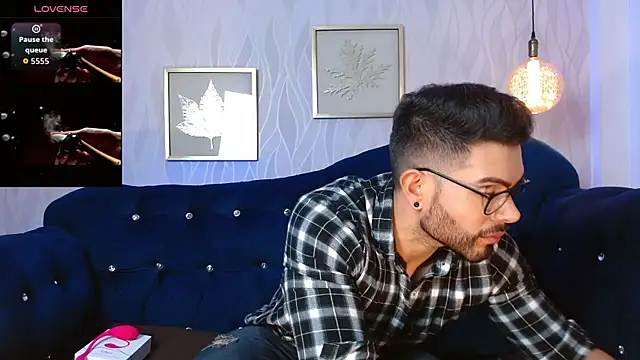 Snapshot of ZarekFox chatting on October 25, 2025, 1:40 pm ZarekFox online show from October 25, 2025, 1:40 pm