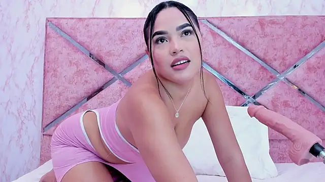 Snapshot of HOT_EMIILY_ chatting on October 20, 2025, 11:32 am HOT EMIILY  online show from October 20, 2025, 11:32 am