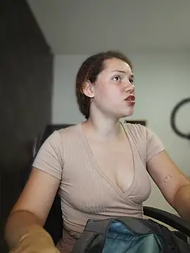 SirenRouge 69 online show from May 7, 2026, 8:14 pm