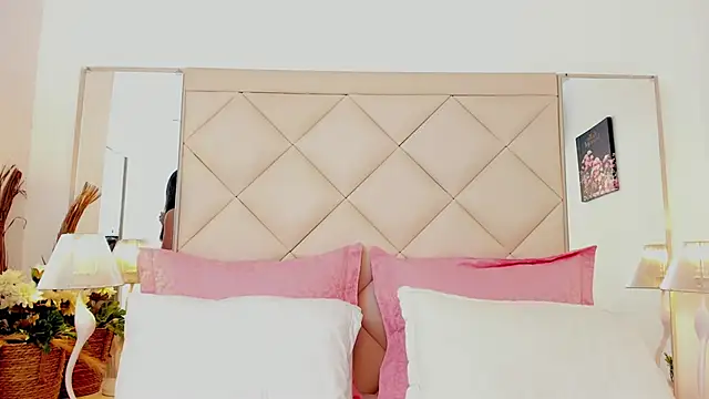 LuciaBenett  online show from January 18, 2026, 7:17 pm