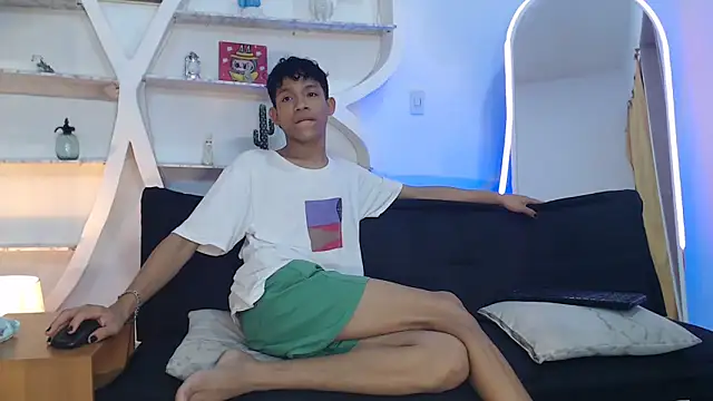 Snapshot of BEAUTY_BOYS1 chatting on October 8, 2025, 11:46 pm BEAUTY BOYS1 online show from October 8, 2025, 11:46 pm