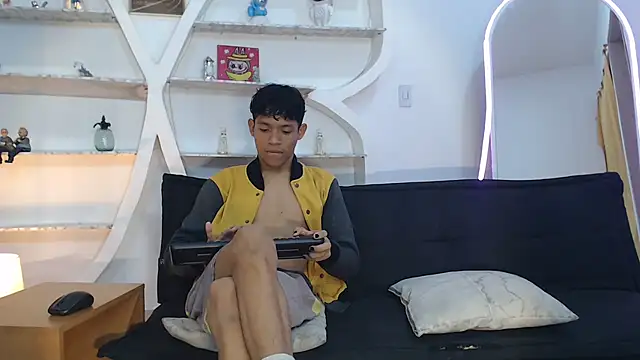 Snapshot of BEAUTY_BOYS1 chatting on October 10, 2025, 7:07 am BEAUTY BOYS1 online show from October 10, 2025, 7:07 am