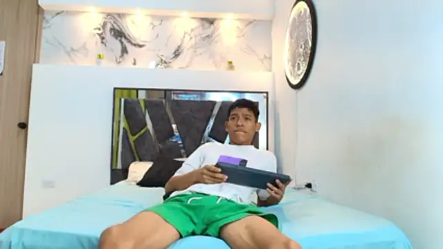 Snapshot of BEAUTY_BOYS1 chatting on October 26, 2025, 7:14 am BEAUTY BOYS1 online show from October 26, 2025, 7:14 am