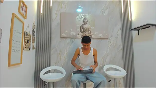 BEAUTY BOYS1 online show from December 18, 2025, 7:14 am