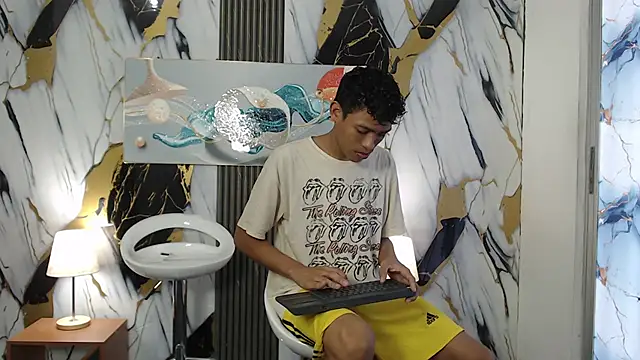 Snapshot of BEAUTY_BOYS1 chatting on February 16, 2026, 7:32 pm BEAUTY BOYS1 online show from February 16, 2026, 7:32 pm